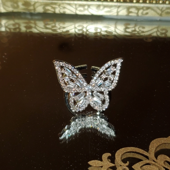🦋Gorgeous crystal butterfly ring - Picture 5 of 5